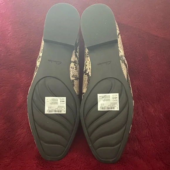 Clarks Women's Snakeskin Loafers - Black and Cream - Picture 6 of 7